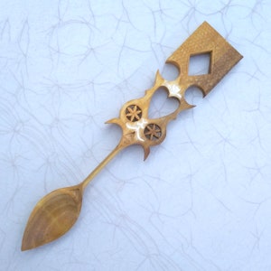 Hand Carved Wood Welsh Lovespoon Ffyniant Trwy Gariad Wedding Engagement Gift