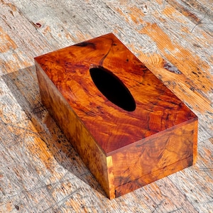 Thuya Wood Tissue Box Cover – Handmade Moroccan Napkin Holder, Rustic Bathroom Decor, Luxury Wooden Gift for Home.