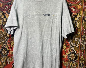 Nike Vintage Grey T-Shirt Small Logo Mens Size L