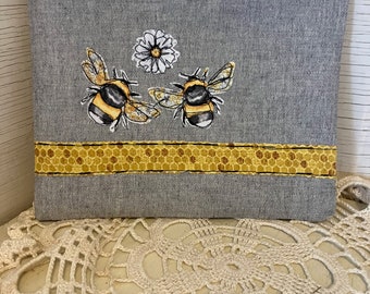 Cotton Fabric Zippered Pouch, Bee Theme, Free-Motion Appliqué, Pencil Case, Clutch, Cosmetic Bag