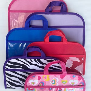 Tablero de fieltro portátil para viajes con asas y bolsillos, 14 x 16. Tapete de juego. Juguetes de viaje. Preescolar. Jardín de infantes. Educativo. Aprendizaje a distancia