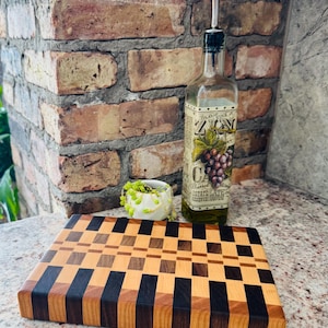 End Grain Cutting Board. 10” X 7.0” X 1.25”