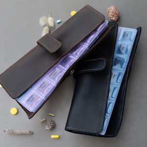 Pastillero de cuero personalizado para personas mayores: estuche para 7 o 14 medicamentos, pastillero con nombre personalizado y estuche para tableta semanal.