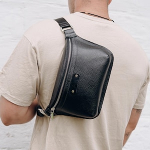 Personalized Leather Fanny Pack – Custom Crossbody Gift for Dad, Boyfriend, or Brother – Great for Father’s Gift or Birthday