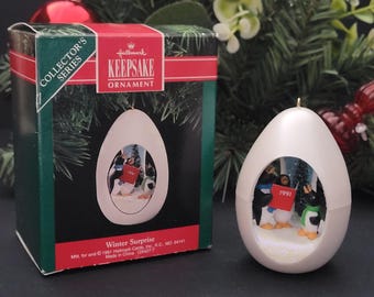 Hallmark Keepsake Ornament 1991/ Third in Winter Surprise Series/Caroling Penguins/Open Egg Shape/Made in China