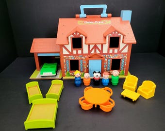 Vintage Fisher Price Little People Tudor House # 952 - 1980 to  1988 - Made in USA