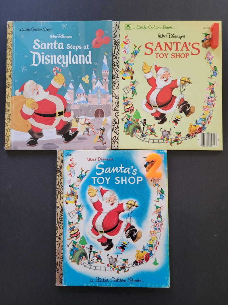 K&ouml;nnte beinhalten: Drei Vintage Little Golden B&uuml;cher mit Weihnachtsmann-Motiven. Titel sind "Santa Stops at Disneyland" und "Santa's Toy Shop". Die Cover sind farbenfroh mit Illustrationen von Santa und Elfen. Die B&uuml;cher weisen Gebrauchsspuren auf.