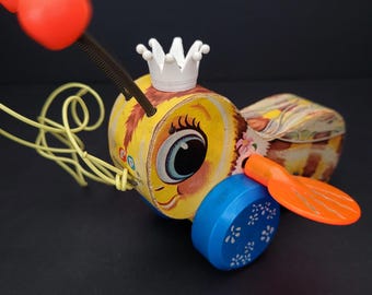 Fisher Price #444 Queen Buzzy Bee pull toy - 1962 to 1985 - Classic Toy - Made in USA