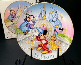 Walt Disney World 25th Anniversary Collector Plate - Disney Souvenir - 1996 - Favourite Characters - Cinderella Castle - Made in Thailand
