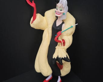Hallmark Keepsake Ornament - Disney's Cruella de Vil - First in the "Unforgettable Villains" Series/101 Dalmations/Disney Fan/Made in China