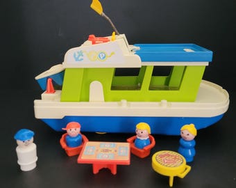 Fisher Price #985 Play Family Houseboat - Vintage 1970s Collectible Toy