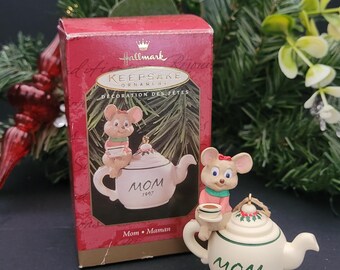 Hallmark Keepsake Ornament 1997 "Mom"/Teapot and Teacup/Adorable Mouse/Gift for Her/Add to Collection/Bob Siedler/Made in Sri Lanka