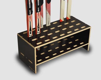 Wooden floor rack for cross-country skis