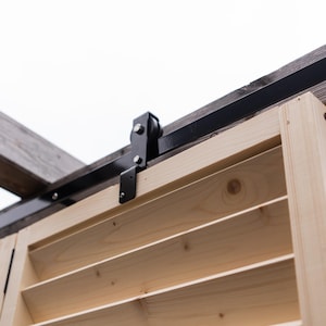 Rail for wooden slats privacy screen