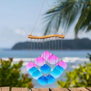 Strandwindgong, visserijwindgong, schelpwindgong, stranddecor, zeeglasklokkenspel, zeeglas suncatcher, kunst aan de muur strand, hangende mobiel,