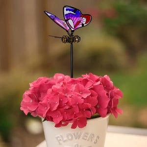 Glasmalerei-Schmetterling Suncatcher, Pflanzentopfdekor, Gartengeschenk, Schreibtischdekoration, Schmetterlingsliebhabergeschenk, Schmetterlingsdekor, Gartendekor