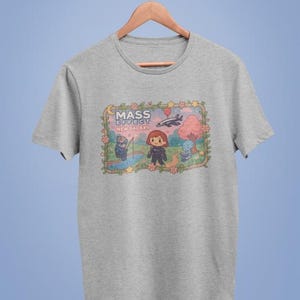 Camiseta inspirada en Mass Effect: cómoda camiseta unisex con estampado de estilo gamer y temática de ciencia ficción. imagen 2