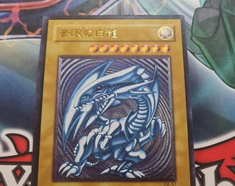 Yu-Gi-Oh! 1996 Blue-Eyes White Dragon Holographic Rare – Mint