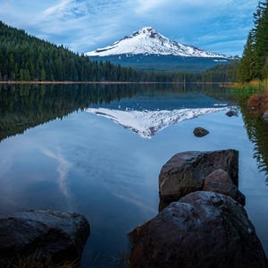 Trillium Lake with Mt Hood in background