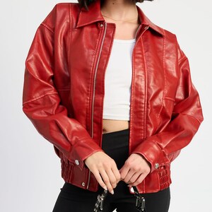 Blouson aviateur carrée coupe ample rouge en cuir surdimensionné pour femme des années 90, avec matériel YKK, personnalisation de la veste, cadeau pour elle