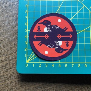 Sous un sticker huard