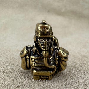 Militar com conta de latão e máscara de gás, caveira, conta de latão para faca, acessório, estatueta de metal de produto requintado, pingente de cobre, pingente.