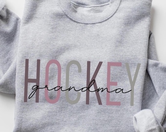 Personalisiertes Hockey Oma Sweatshirt, Benutzerdefinierter Name Hockey Sweatshirt, Hockey Familien Geschenk, Gemütliches Hockey Fan Shirt, Oma Hockey Kleidung