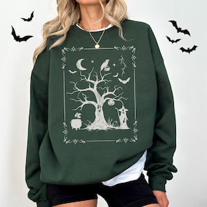 Sudadera de Halloween con temática de brujas, sudadera gótica de cuello redondo con diseño de bruja, sudadera con diseño de árbol espeluznante, suéter de otoño estilo Witchcore, sudadera cómoda de cuello redondo, suéter Raven Moon