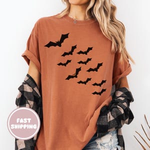 Komfort Farben Halloween Shirt, niedliches Halloween Fledermaus Shirt, Herbst Grafik T-Shirt, Halloween Party T-Shirt, gruseliges Halloween fliegen Fledermaus T-Shirt Geschenk