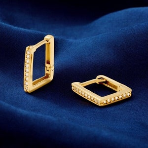 Massives Gold Frauen Creolen - Diamant Creolen - Quadratische Creolen in Gelb und Weißgold - 18K Gold Ohrringe für Frauen - Ein zierliches Geschenk für Sie