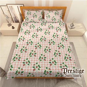 Cottagecore Strawberry Quilt Bedding Set – Floral Botanical Pillowcases, Shabby Chic Ruffle, Vintage Bedroom Decor, Wedding Gift for her