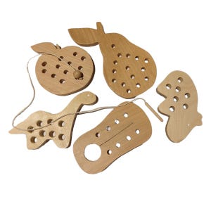 Juguete Montessori para coser zapatos, zapato de madera con cordones para desarrollar la motricidad fina, la coordinación ojo-mano y el desarrollo sensorial de los niños pequeños.