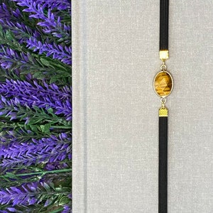 Tiger&#39;s Eye Natural Stone Premium Charm Elastic Bookmark