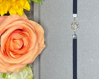Circle Charm Elastic Bookmark