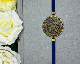 Medallion Charm Elastic Bookmark