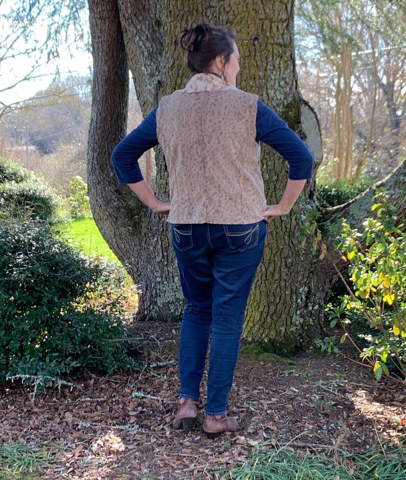 Coffee Leaf Animal Print Fleece Vest Size Large ~ Reversible Two Looks in One Free Domestic Shipping Too!