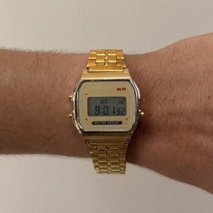 Casio digitalklocka guldfärgad unisex retro Y2K-stil kvarts ny