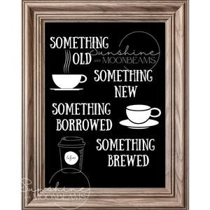 Pode incluir: Um letreiro preto de quadro-negro com texto branco e ilustrações. O texto diz "Something Old, Something New, Something Borrowed, Something Brewed". As ilustrações incluem uma xícara de café, uma xícara de chá e uma xícara de café para viagem.
