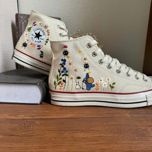 カスタム漫画キャラクター刺繍コンバース、刺繍コンバース、フラワーコンバース、刺繍コンバースチビ、キャラクターアニメ、彼女へのギフト