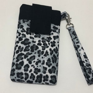 Grijs luipaardpolsbandje voor mobiele telefoon: handgemaakt etui voor telefoontas