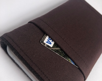 Handgefertigte dunkelbraune Handytasche mit Tasche