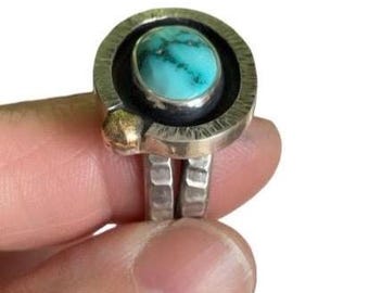 Anillo vintage de turquesa con diseño de telaraña, plata de ley con detalles en oro de 22 quilates, talla 7.5