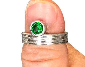 Emerald Green Chrome Diopside Sterling Silver Ring, Size 7, Modern Minimalist Band.