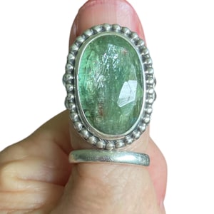 Shimmering Green Kyanite and Sterling statement ring. Sz 8. Shiny beaded trim artfully frame the stone with a stylish split shank ring band.