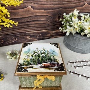 Wooden Jewelry Box with Snowdrop Design, Handcrafted Keepsake Box with Floral Motif, Nature-Inspired Gift for Her, Decorative Box Organizer