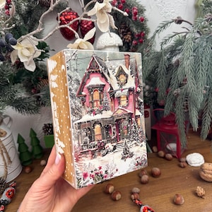 Baúl de almacenamiento navideño artesanal, caja rústica de recuerdos para regalos, caja de sobremesa para accesorios de costura, organizador con diseño de motivos invernales.