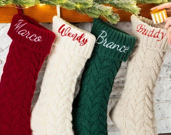 Calze di Natale personalizzate per la famiglia, calze di Natale ricamate 2024, calze monogramma, calze lavorate a maglia con nome, decorazioni per caminetti - Italia
