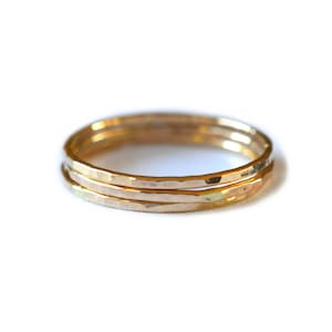 Gehamerde gouden ring, magere stapelring, een enkele ring HSR18 afbeelding 5