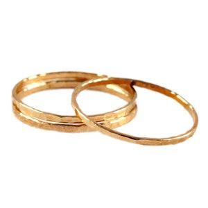Gehamerde gouden ring, magere stapelring, een enkele ring HSR18 afbeelding 3