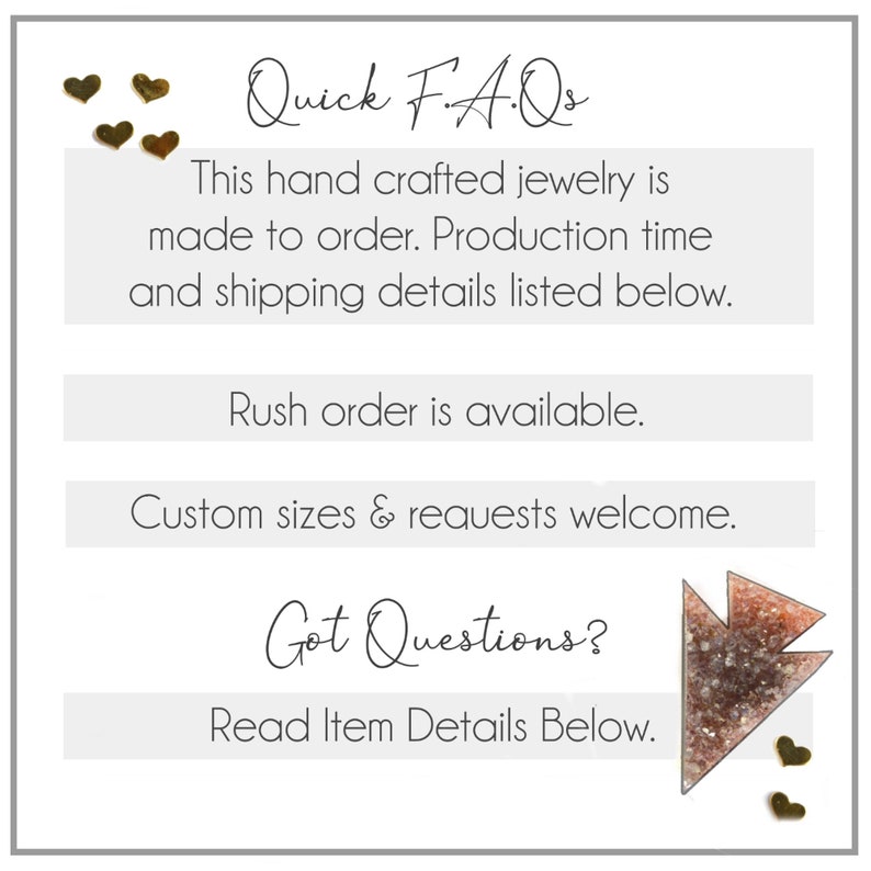 Puede incluir: Un fondo blanco con un cuadro gris que contiene el texto "Quick FAQs". El texto "This hand crafted jewelry is made to order. Production time and shipping details listed below." est&aacute; en un cuadro gris debajo del texto "Quick FAQs". El texto "Rush order is available." est&aacute; en un cuadro gris debajo del texto anterior. El texto "Custom sizes & requests welcome." est&aacute; en un cuadro gris debajo del texto anterior. El texto "Got Questions?" est&aacute; debajo del texto anterior. El texto "Read Item Details Below." est&aacute; en un cuadro gris debajo del texto anterior. Hay corazones dorados esparcidos alrededor de la imagen.
